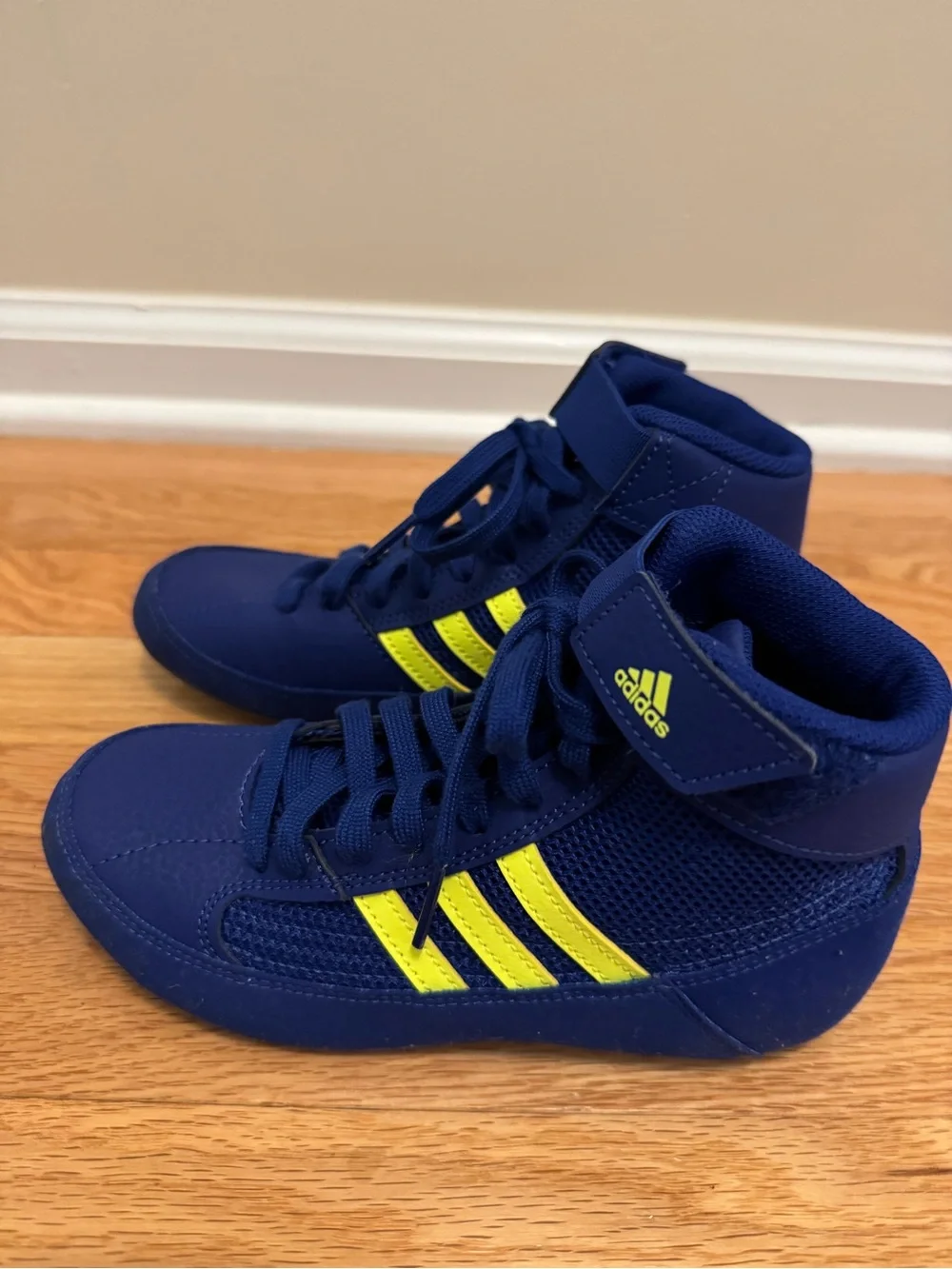 Adidas Kids HVC 2 wrestling shoes - size 2
